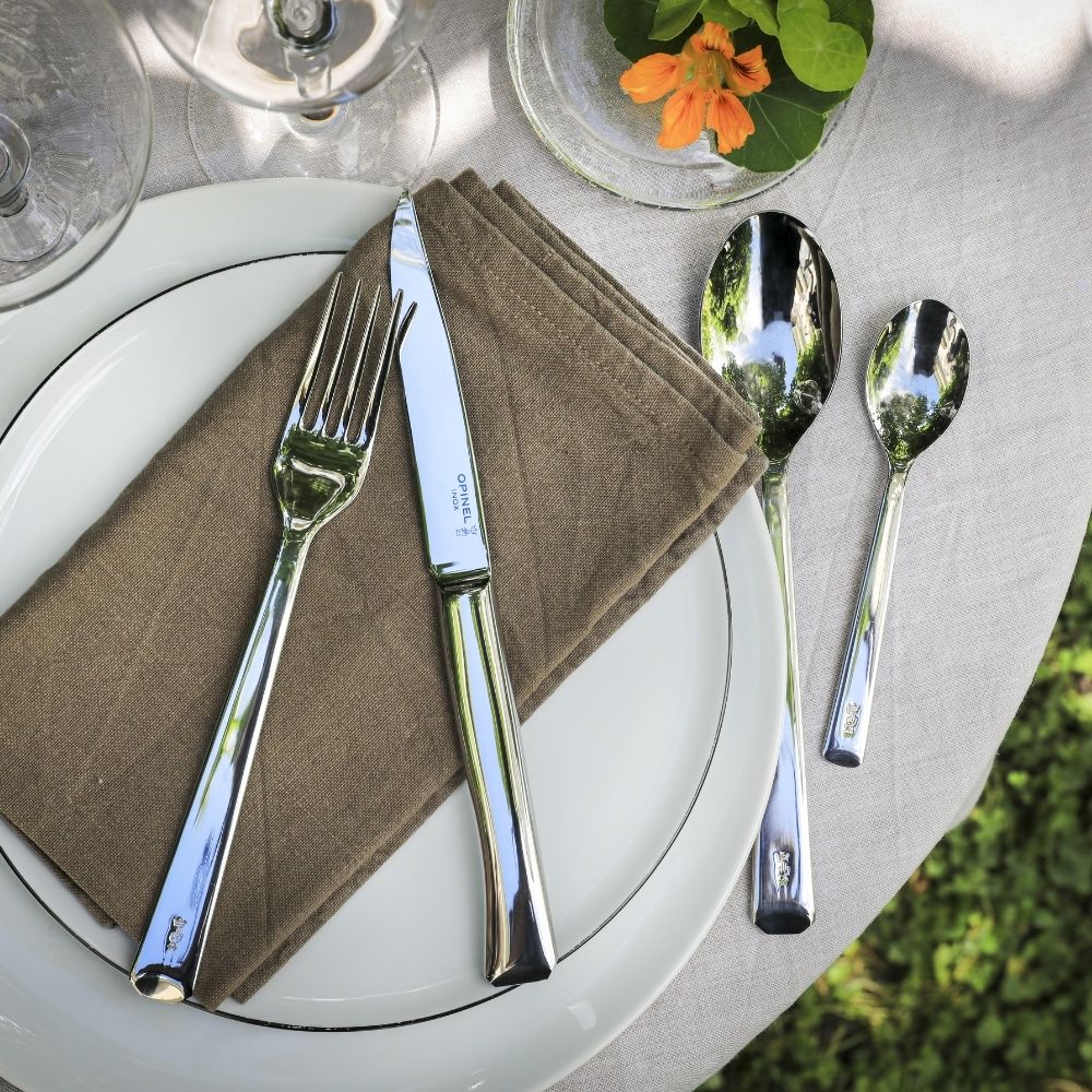 Perpétue 16-Piece Flatware Collection