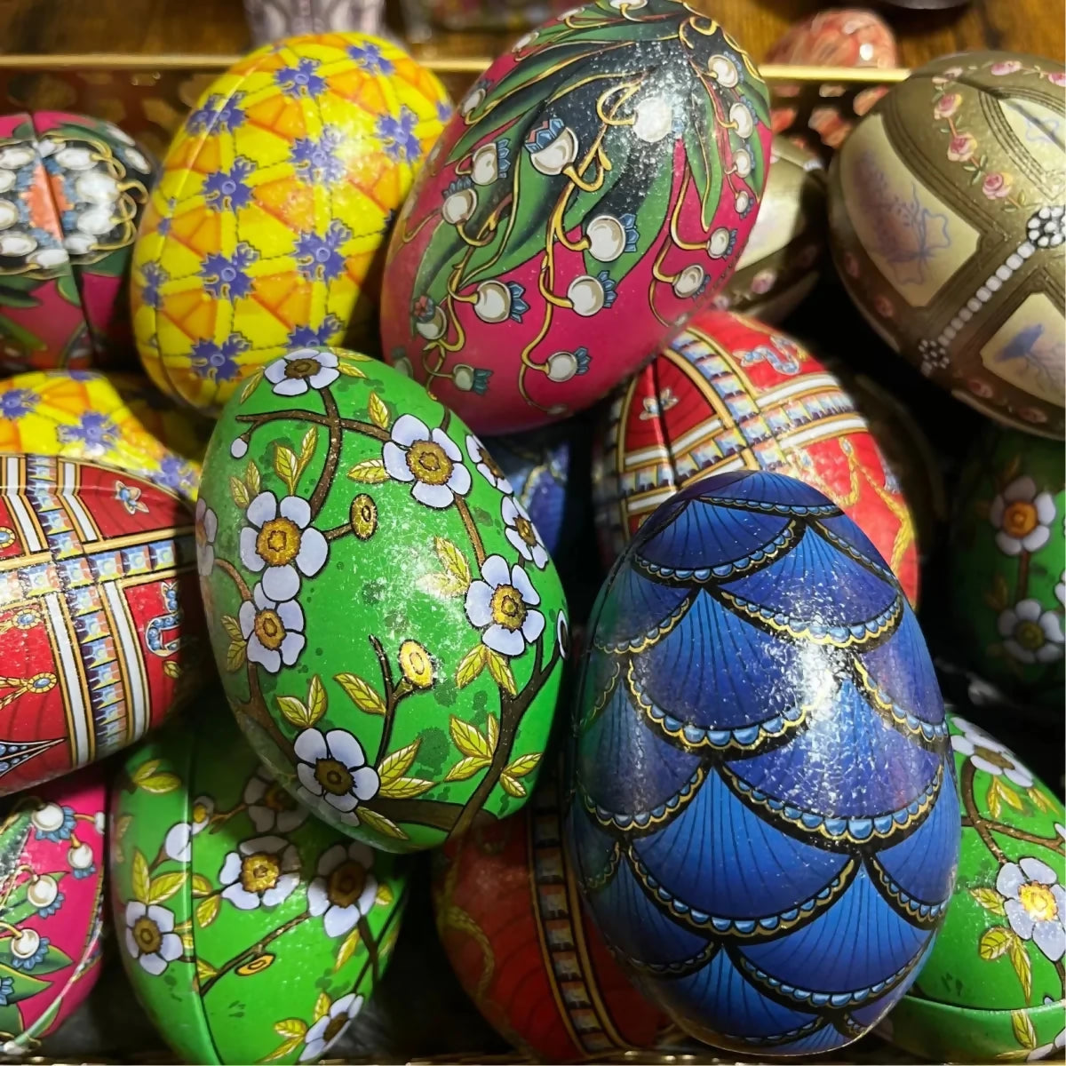 boite-metallique-mini-oeufs-faberge-chocolats-francois-doucet-coloris-aleatoires-638929