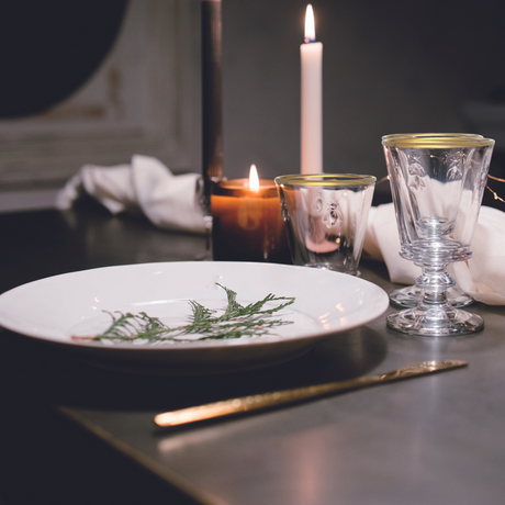 Gold-Rim Bee Wine Glasses — Set of 4