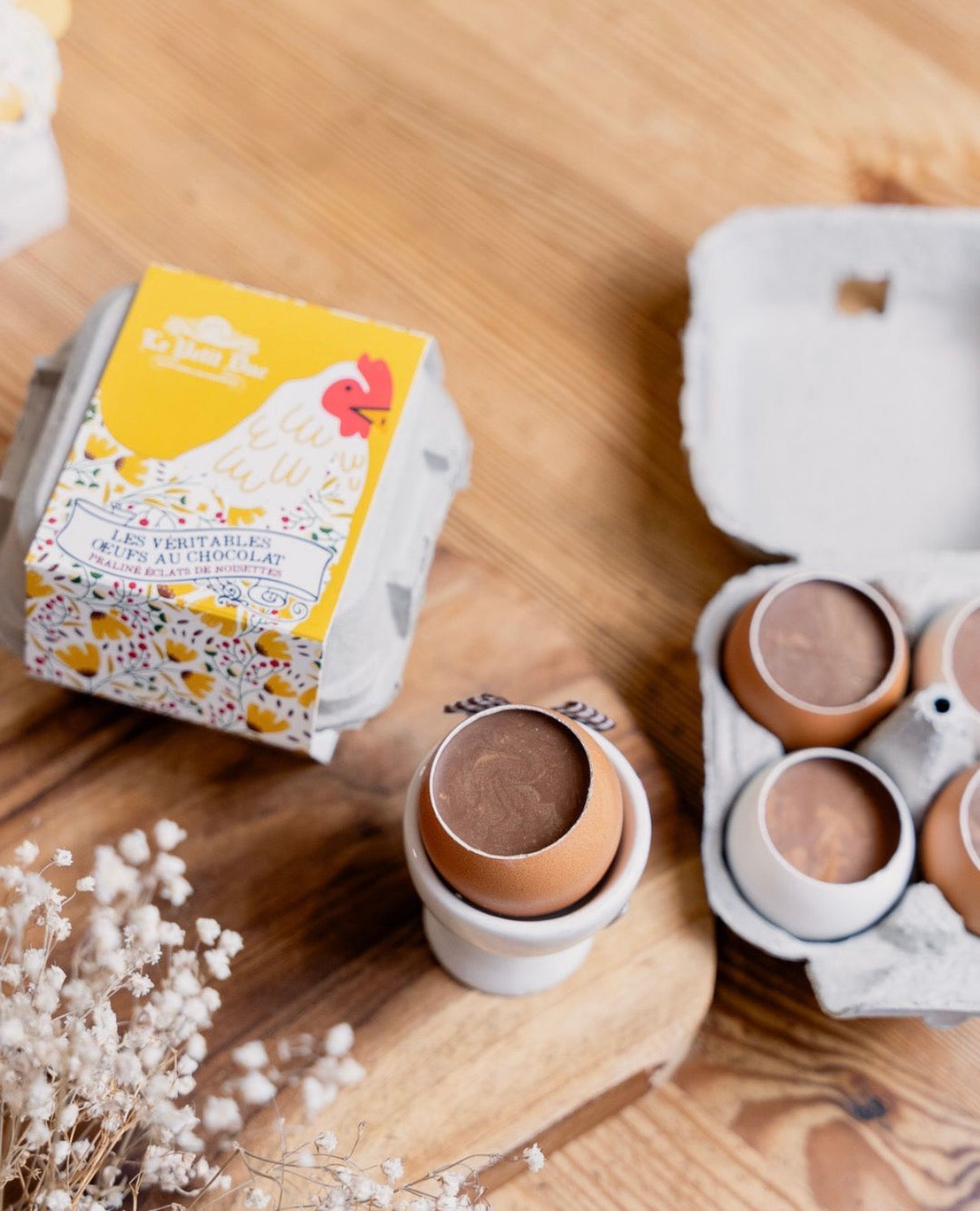 Le Petit Duc - Box of 4 Eggshells filled with chocolate praline & bits of hazelnuts & crepes dentelles