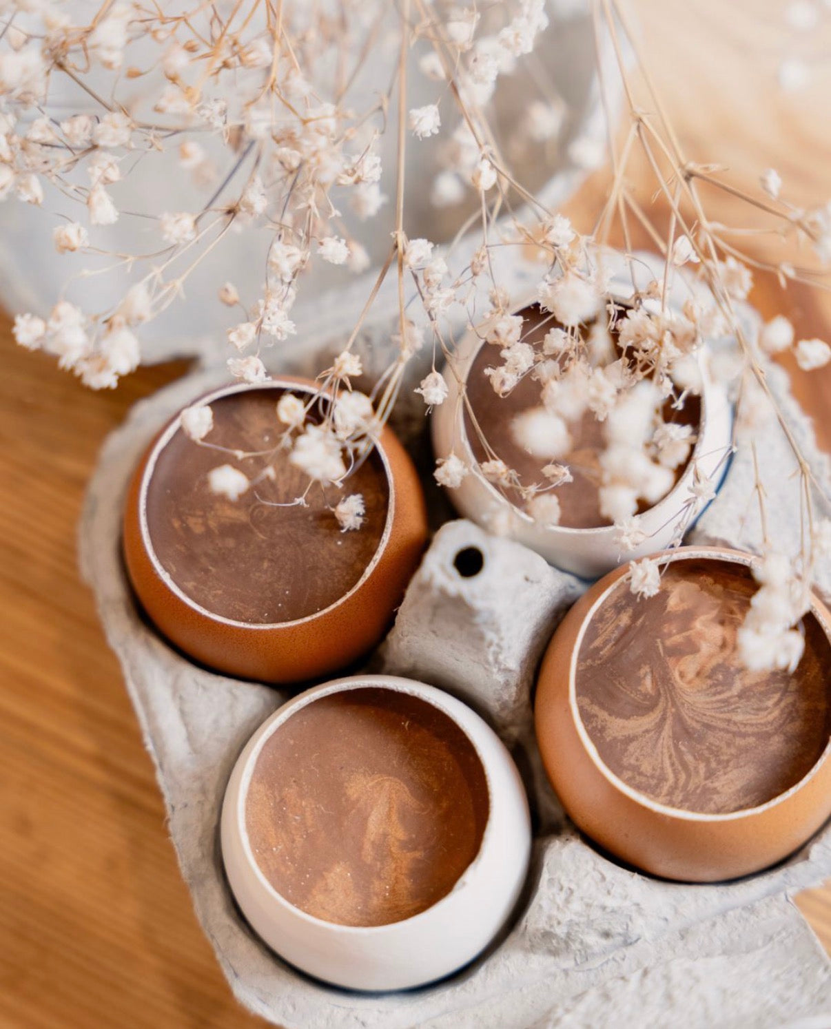 Le Petit Duc - Box of 4 Eggshells filled with chocolate praline & bits of hazelnuts & crepes dentelles