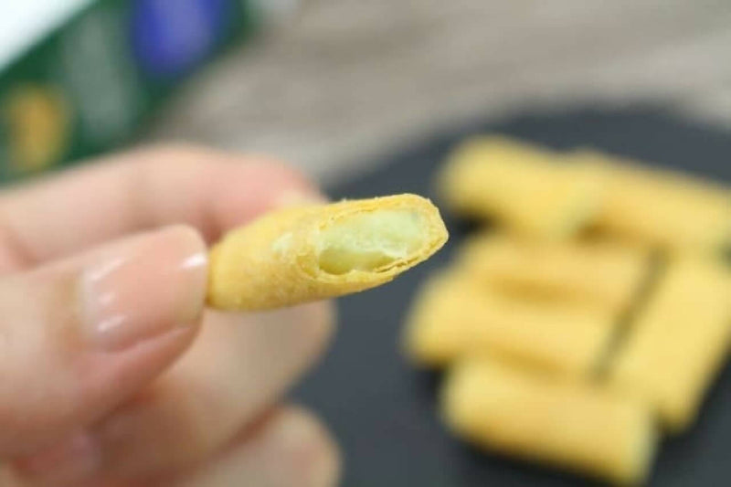 Mini Crepes Filled with Cheese - Gavottes
